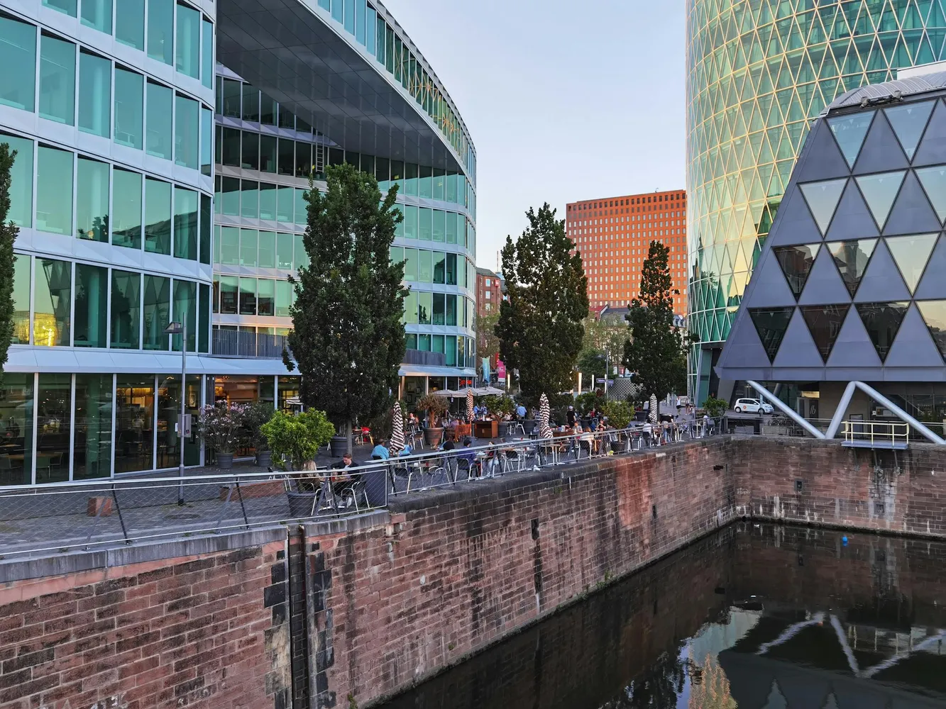 WG-Zimmer mit 11 m² in Frankfurt am Main – Bild 3