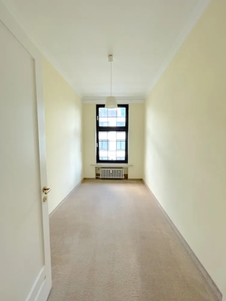 7 Zimmer Wohnung mit 137 m² in Düsseldorf – Bild 12