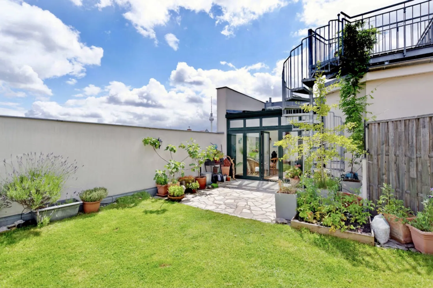 5 room apartment with 200 m² in Berlin – Photo 1