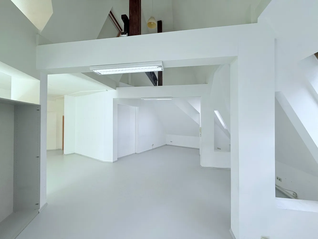 4 Zimmer Wohnung mit 211 m² in Berlin – Bild 9