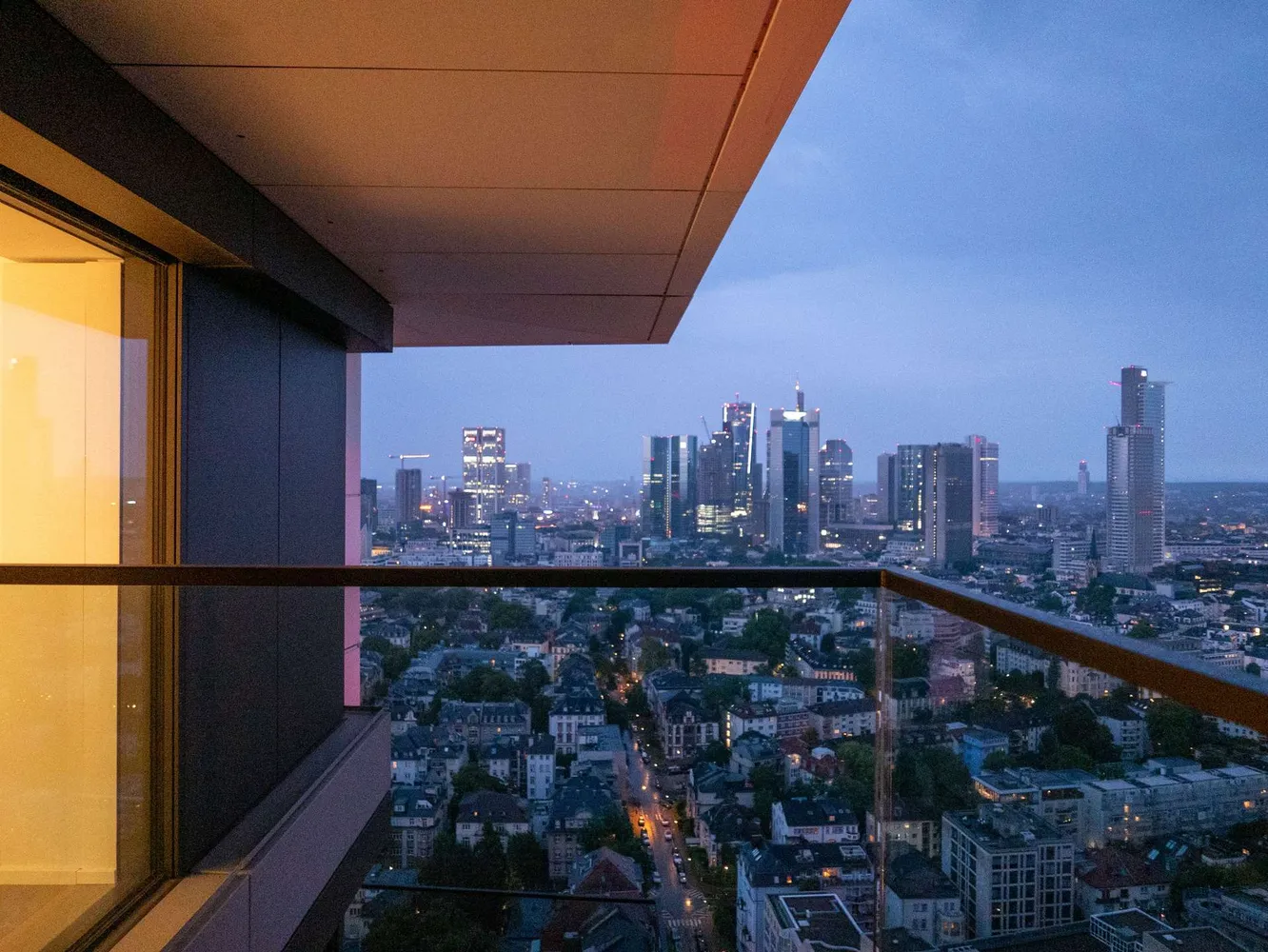 2 Zimmer Wohnung mit 96 m² in Frankfurt am Main – Bild 1