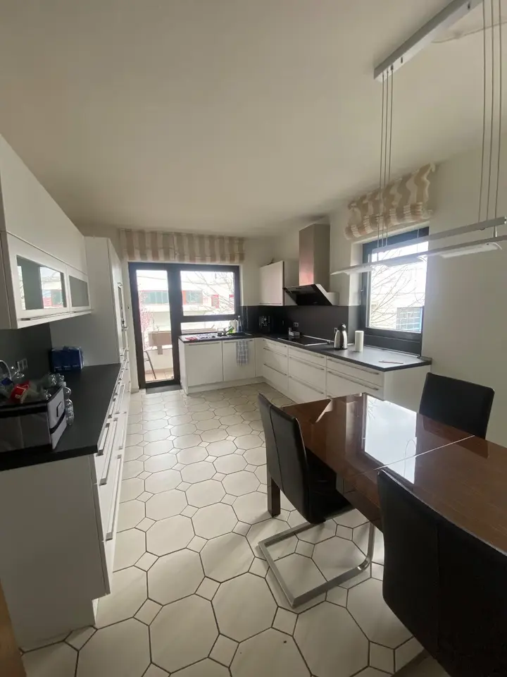 4 Zimmer Wohnung mit 180 m² in Mannheim – Bild 2
