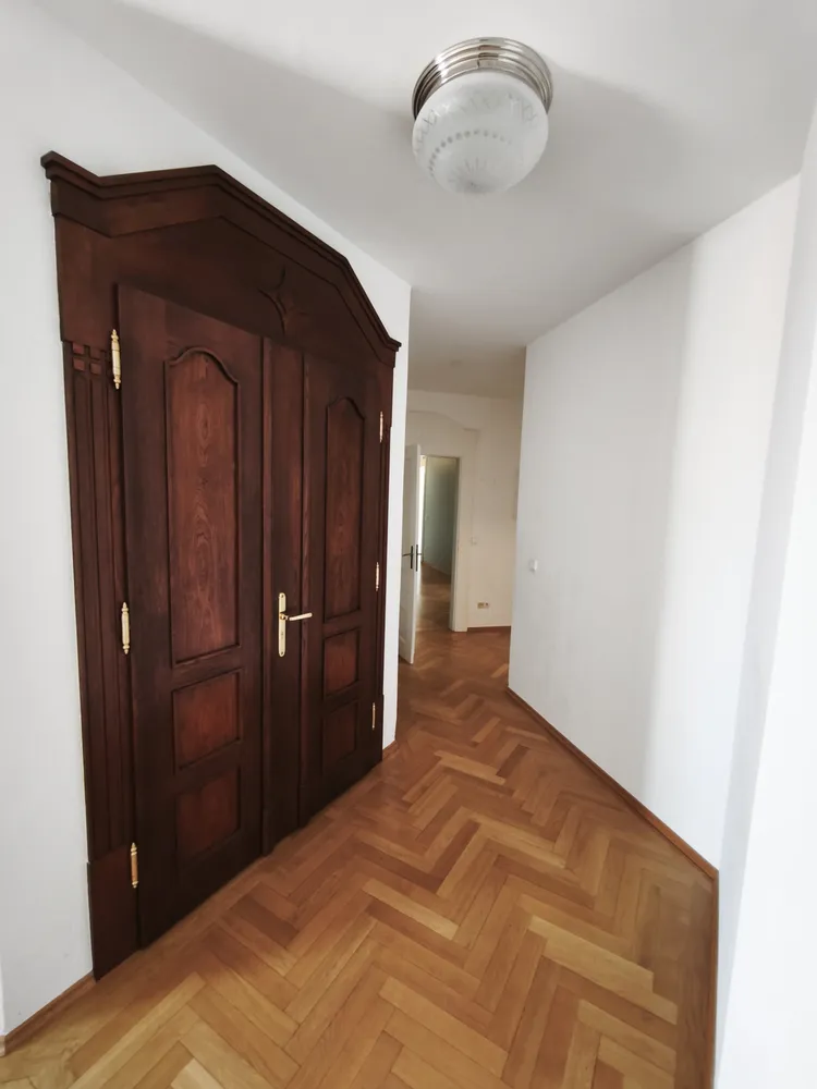 5 Zimmer Wohnung mit 200 m² in München – Bild 9