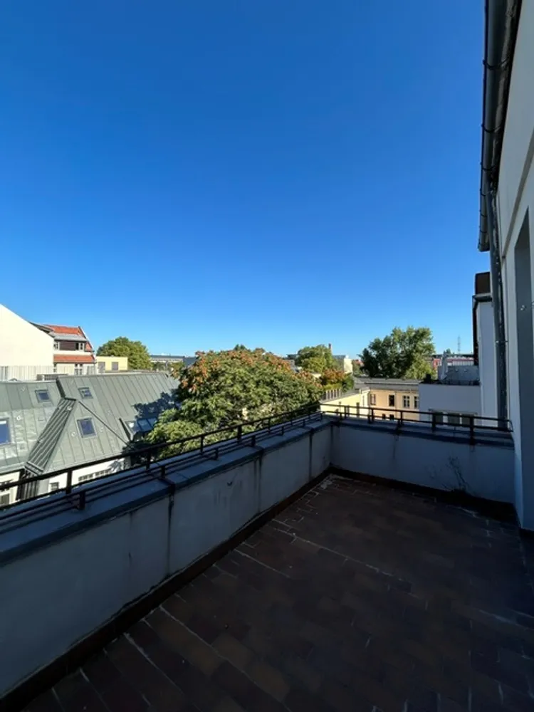 2 Zimmer Wohnung mit 111 m² in Berlin – Bild 1