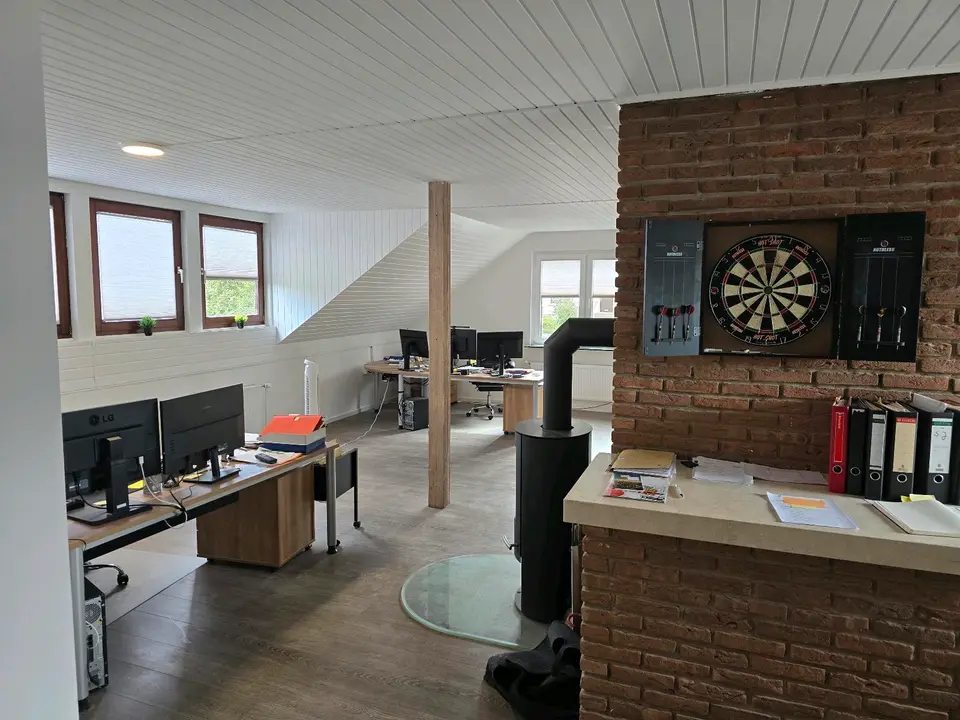6 Zimmer Wohnung mit 210 m² in Detmold – Bild 1