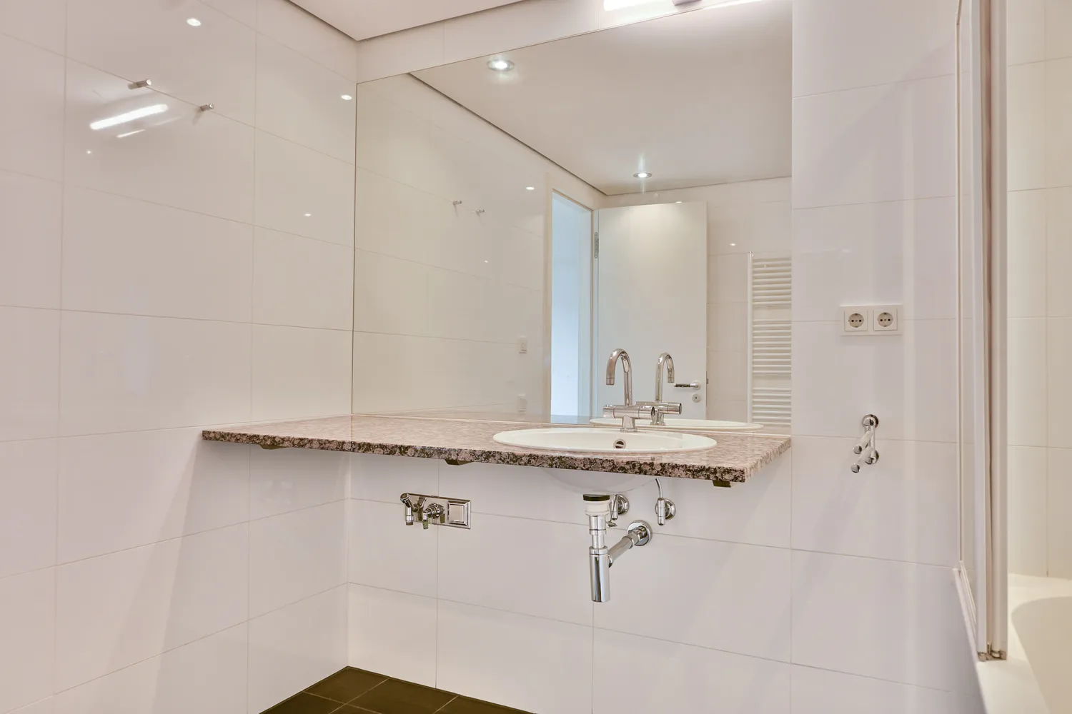 1 room apartment with 64 m² in Berlin – Photo 1