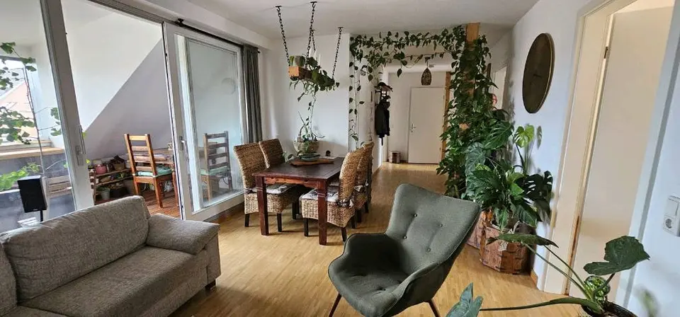 WG-Zimmer mit 95 m² in Radebeul – Bild 1