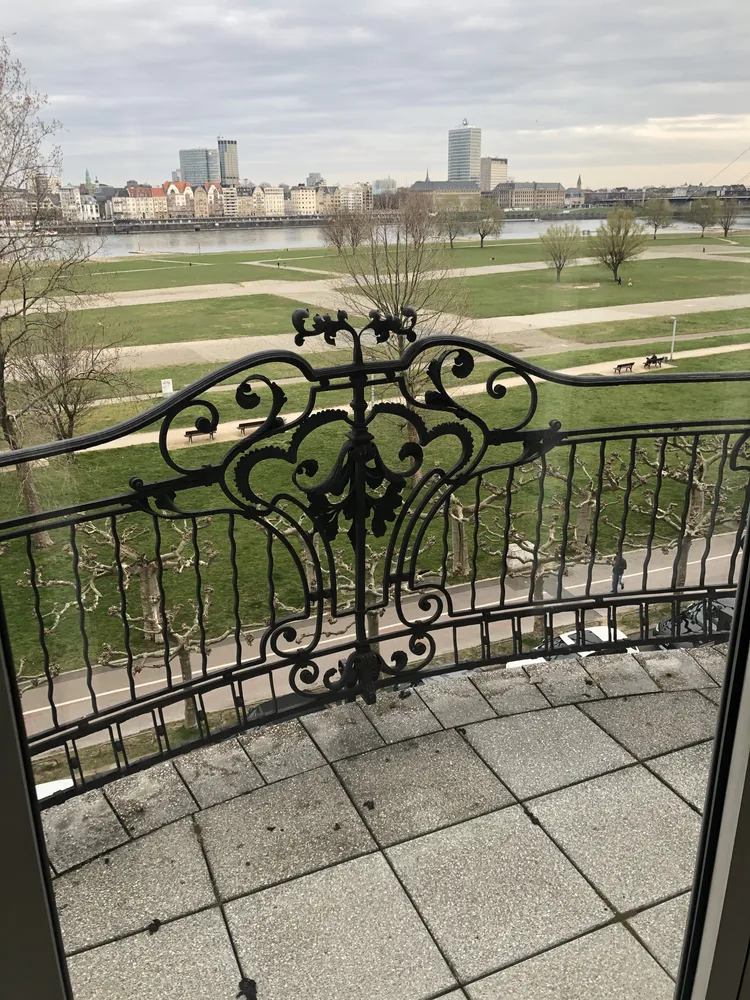 5 Zimmer Wohnung mit 208 m² in Düsseldorf – Bild 1