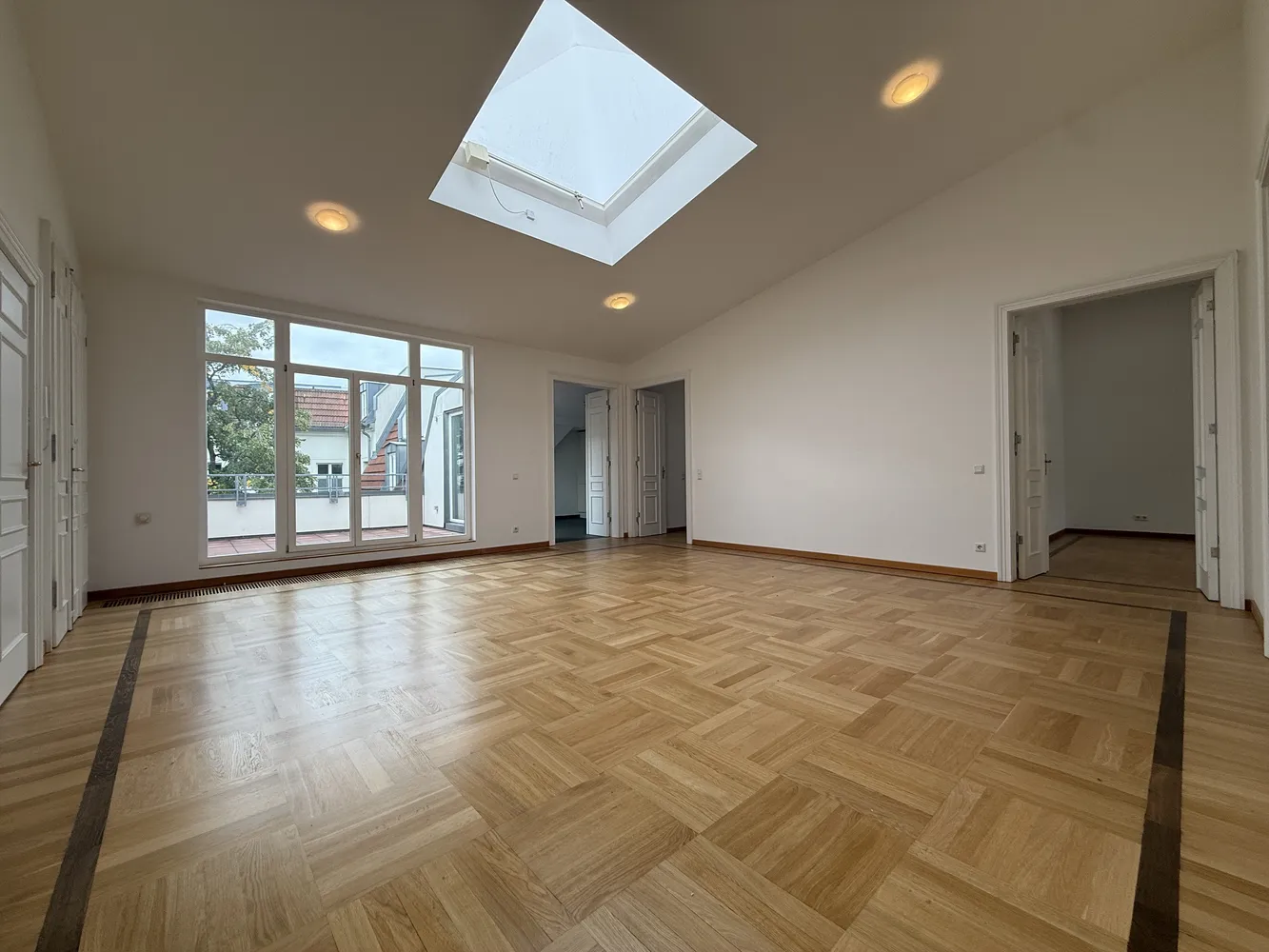 5 Zimmer Wohnung mit 256 m² in Berlin – Bild 1