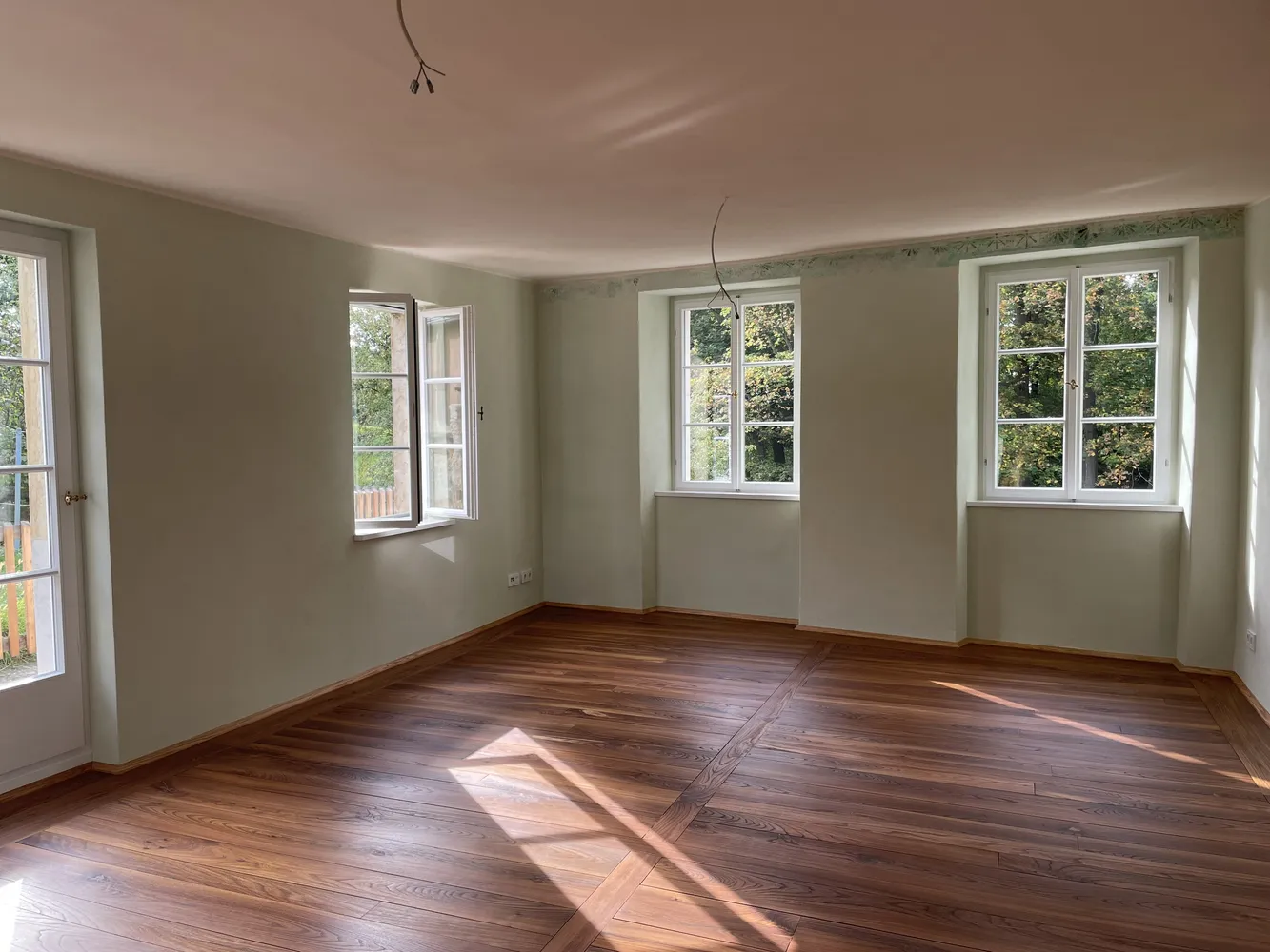 5 Zimmer Wohnung mit 142 m² in Dresden – Bild 2