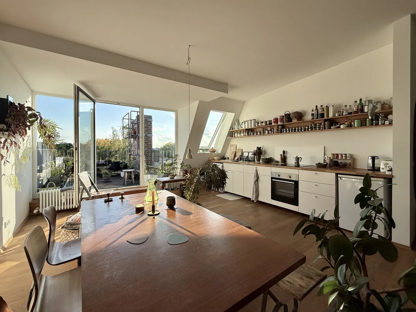 2 Zimmer Wohnung mit 81 m² in Berlin – Bild 2