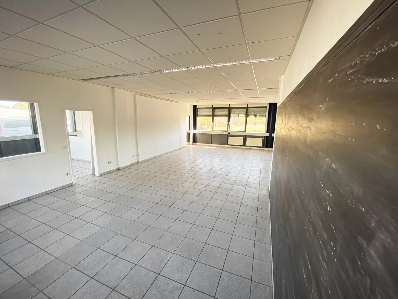 3 Zimmer Wohnung mit 130 m² in Karlsruhe – Bild 3