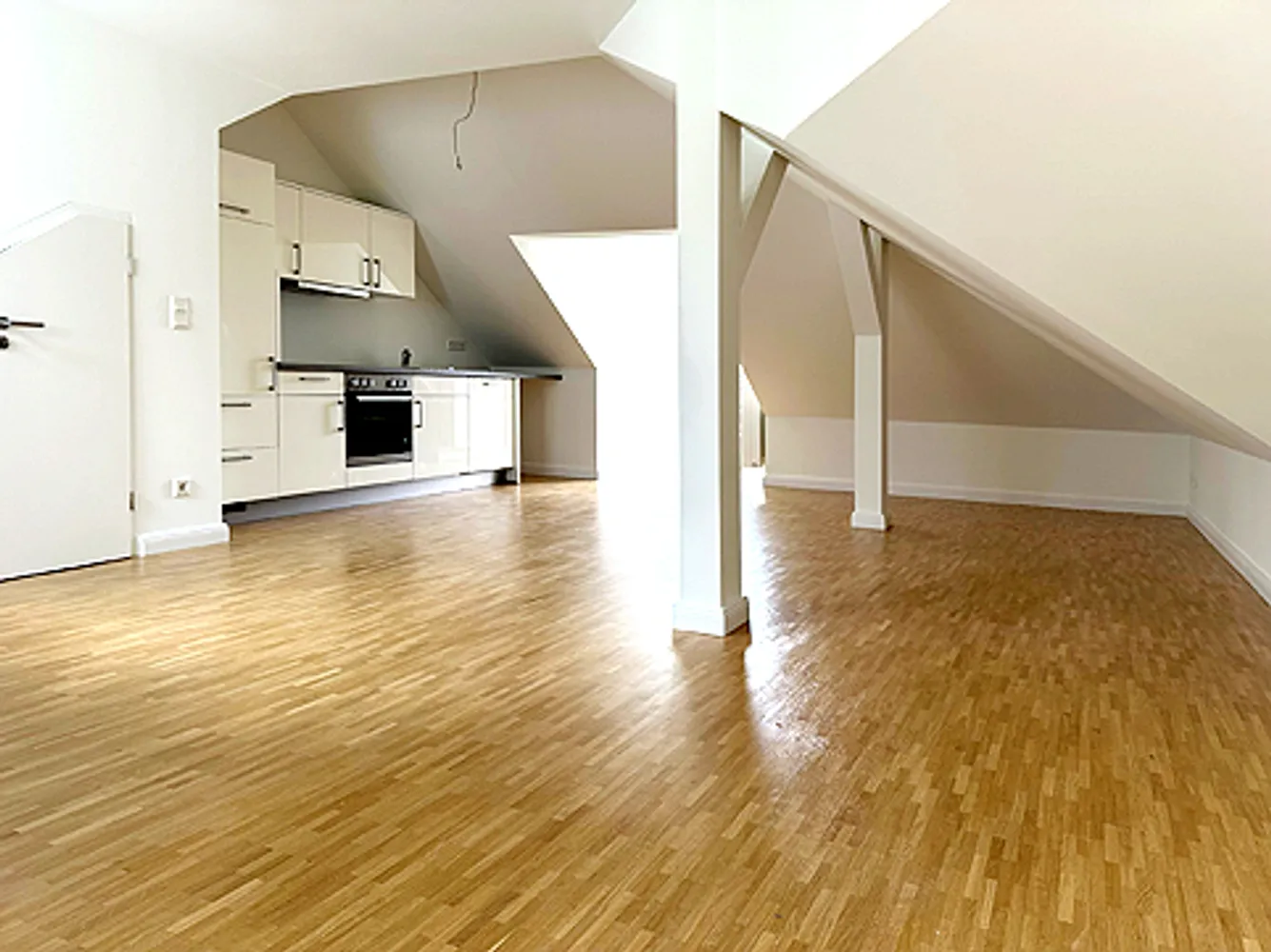 4 Zimmer Wohnung mit 116 m² in Hamburg – Bild 2
