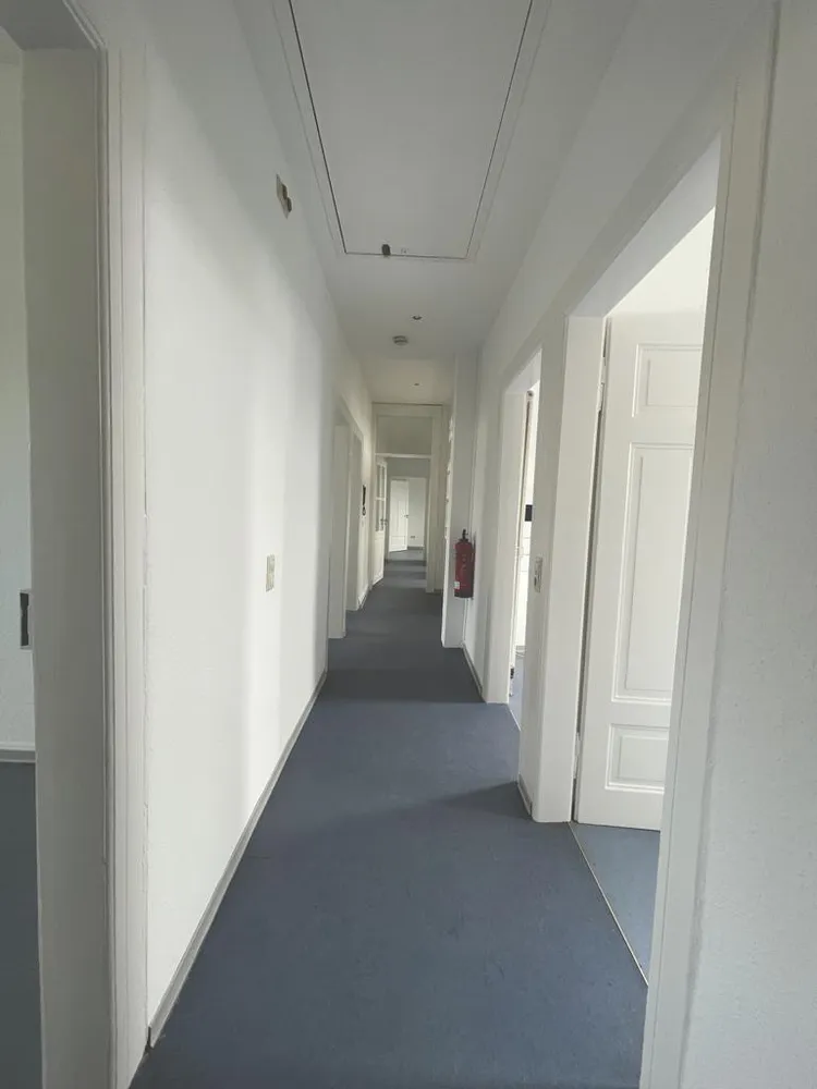 6 Zimmer Wohnung mit 117 m² in Karlsruhe – Bild 2