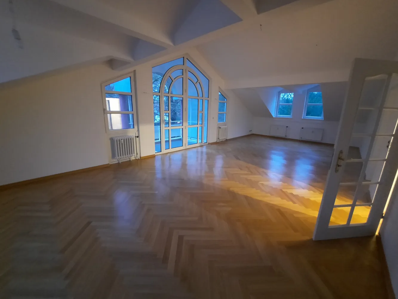 6 Zimmer Wohnung mit 210 m² in Berlin – Bild 2