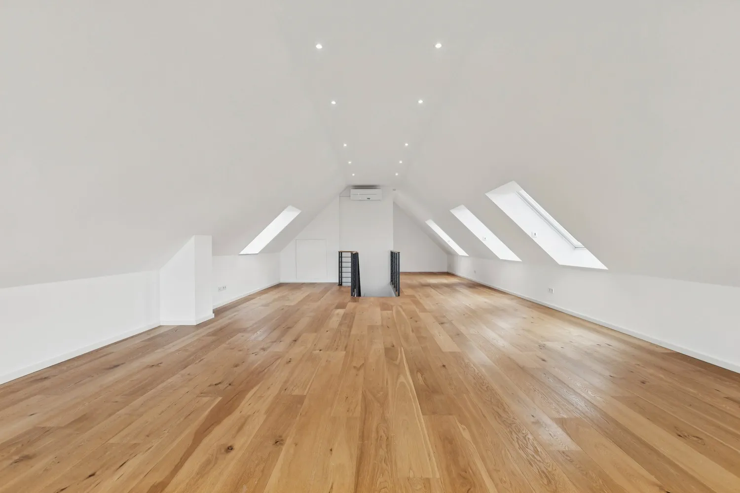 4 Zimmer Wohnung mit 195 m² in Ratingen – Bild 2