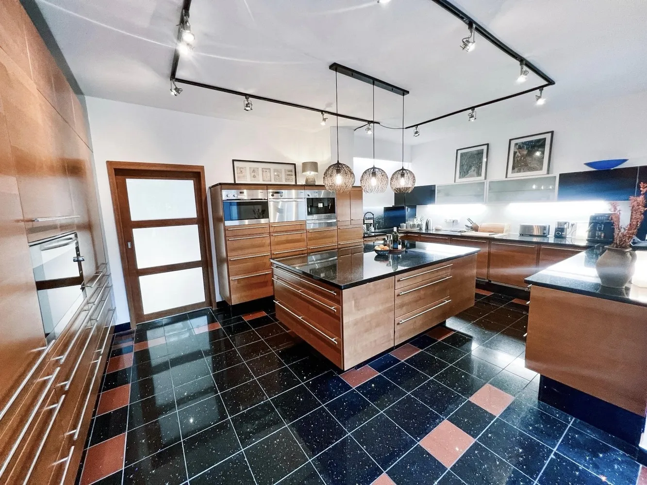 7 Zimmer Wohnung mit 240 m² in Hamburg – Bild 3