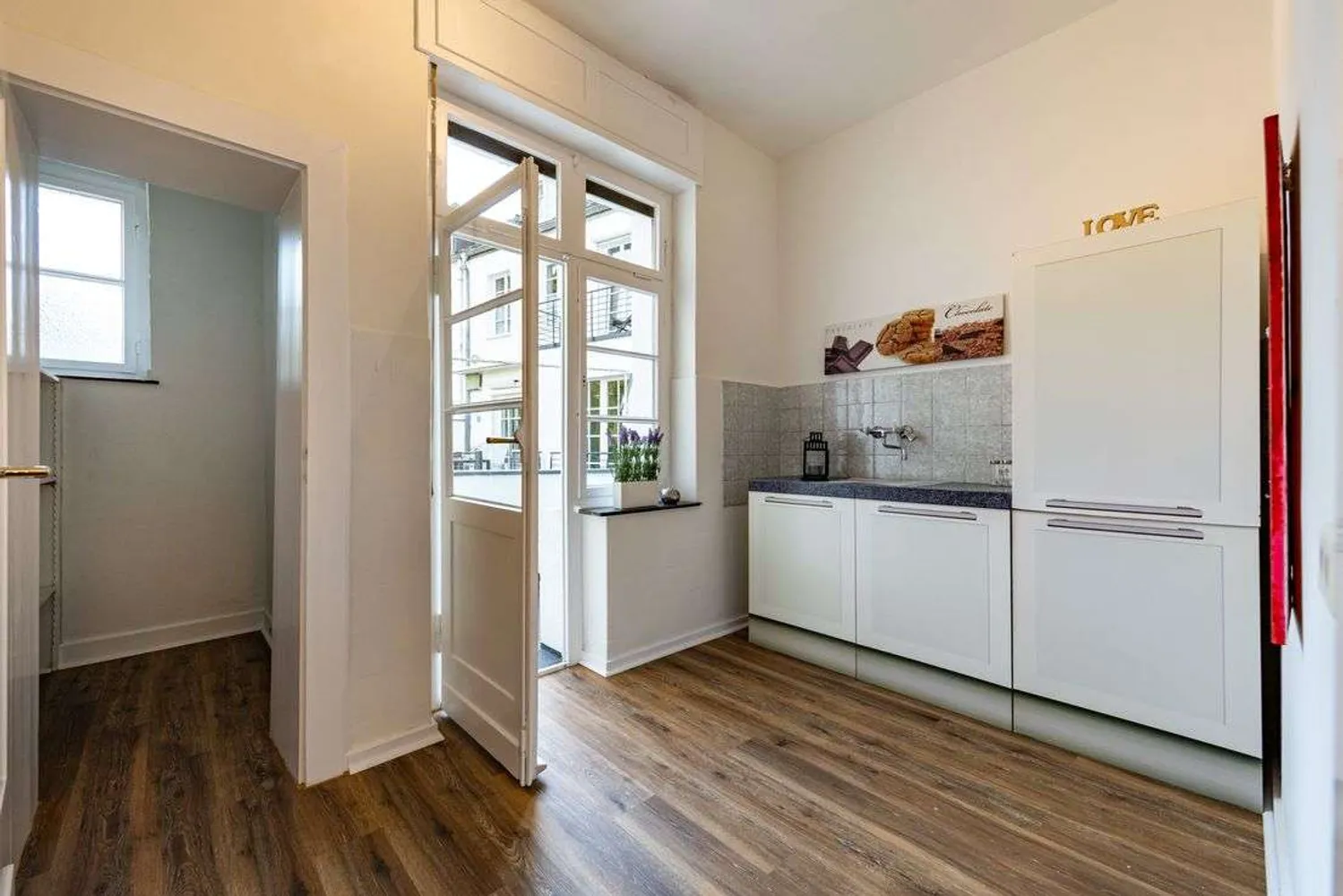 8 Zimmer Haus mit 323 m² in Düsseldorf – Bild 1