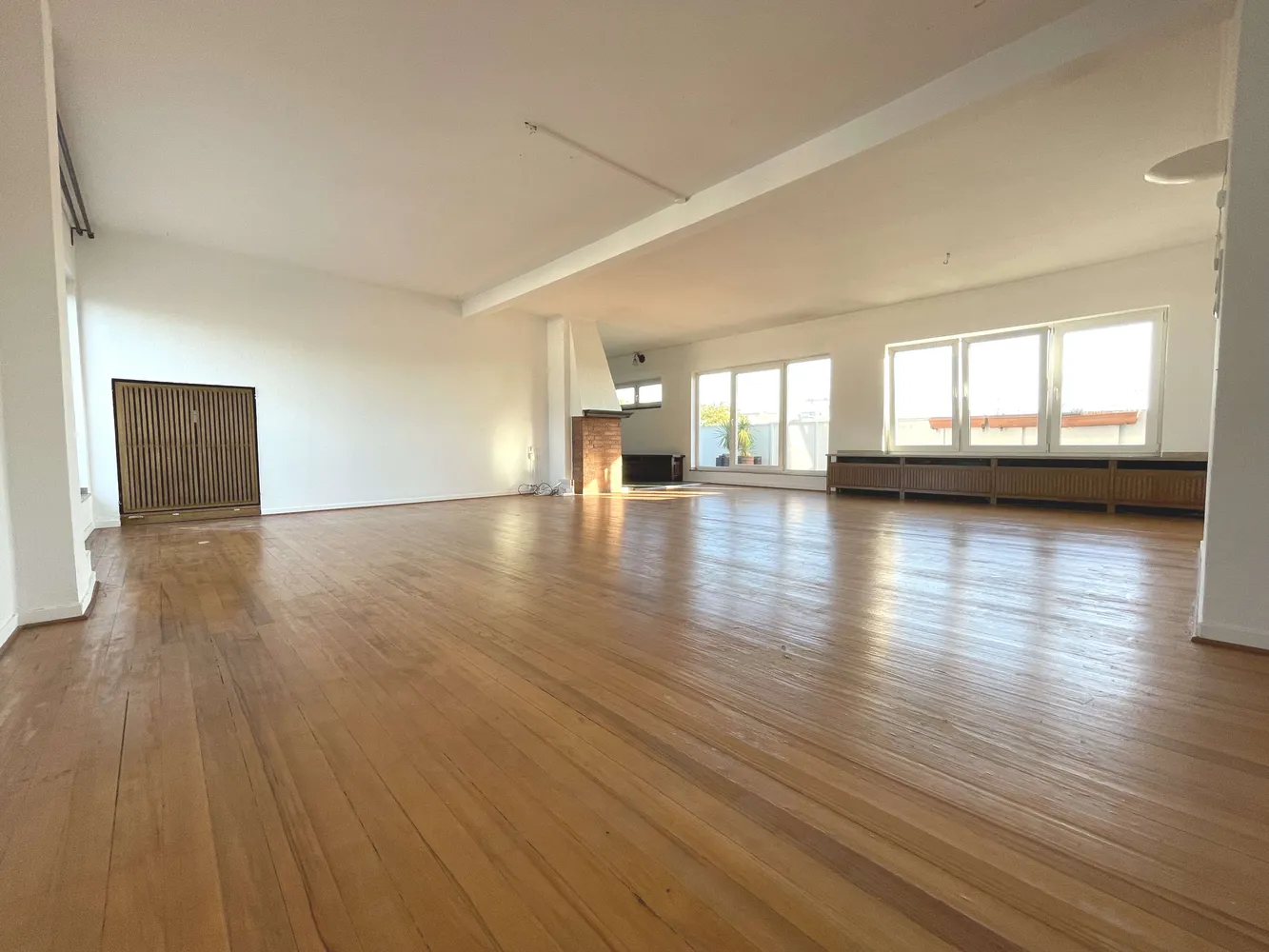 4 Zimmer Wohnung mit 158 m² in Düsseldorf – Bild 2