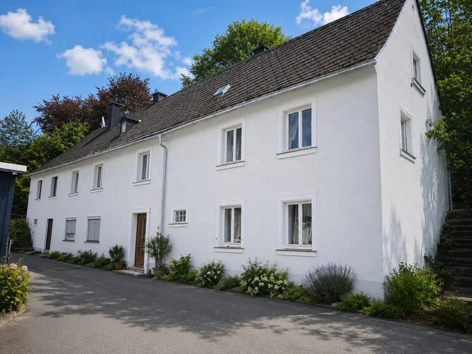 14 Zimmer Haus mit 260 m² in Hof – Bild 1
