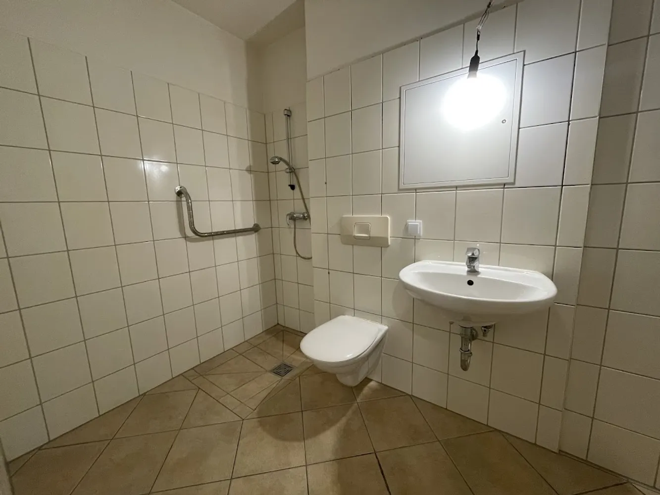 2 Zimmer Wohnung mit 67 m² in Berlin – Bild 12