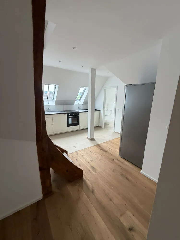 6 Zimmer Wohnung mit 138 m² in Esslingen am Neckar – Bild 2