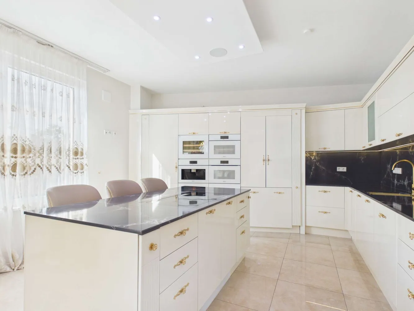 6 Zimmer Wohnung mit 210 m² in Berlin – Bild 6