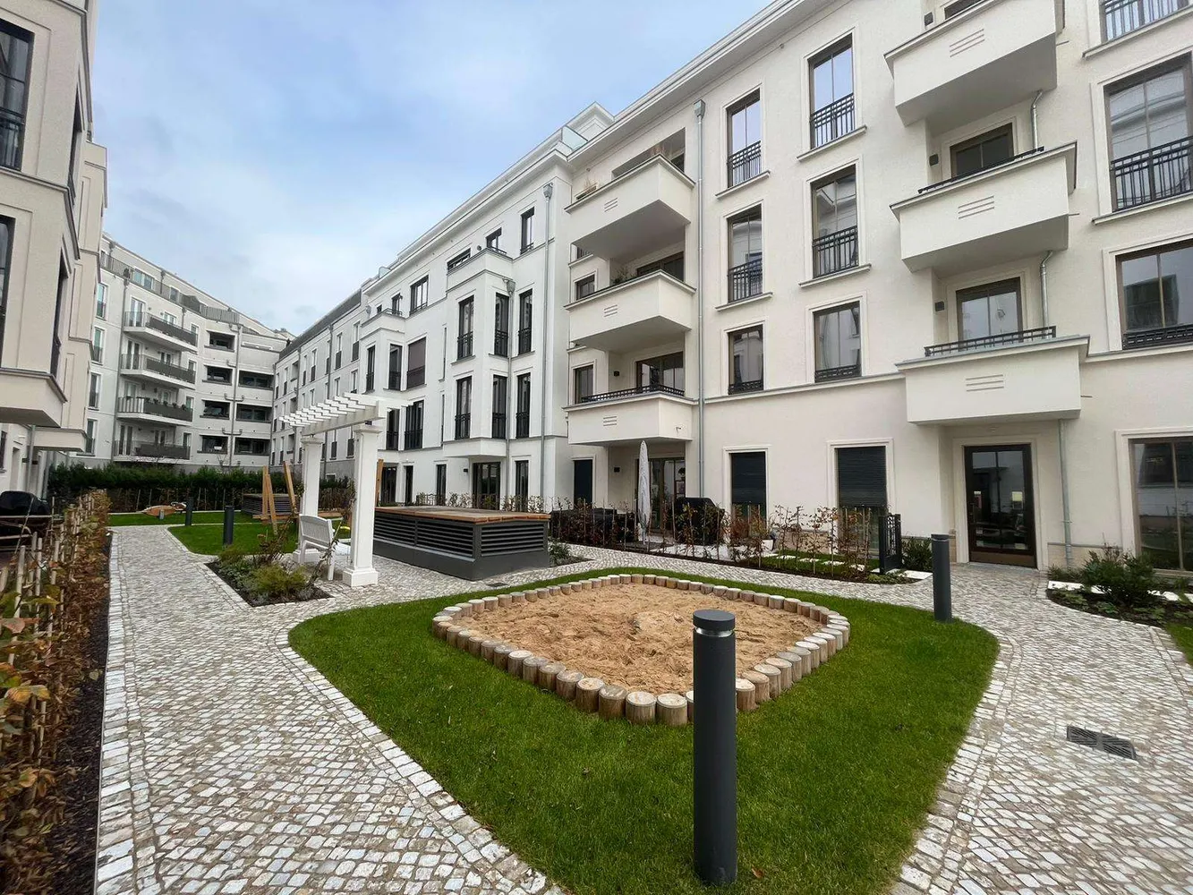 2 Zimmer Wohnung mit 72 m² in Berlin – Bild 1