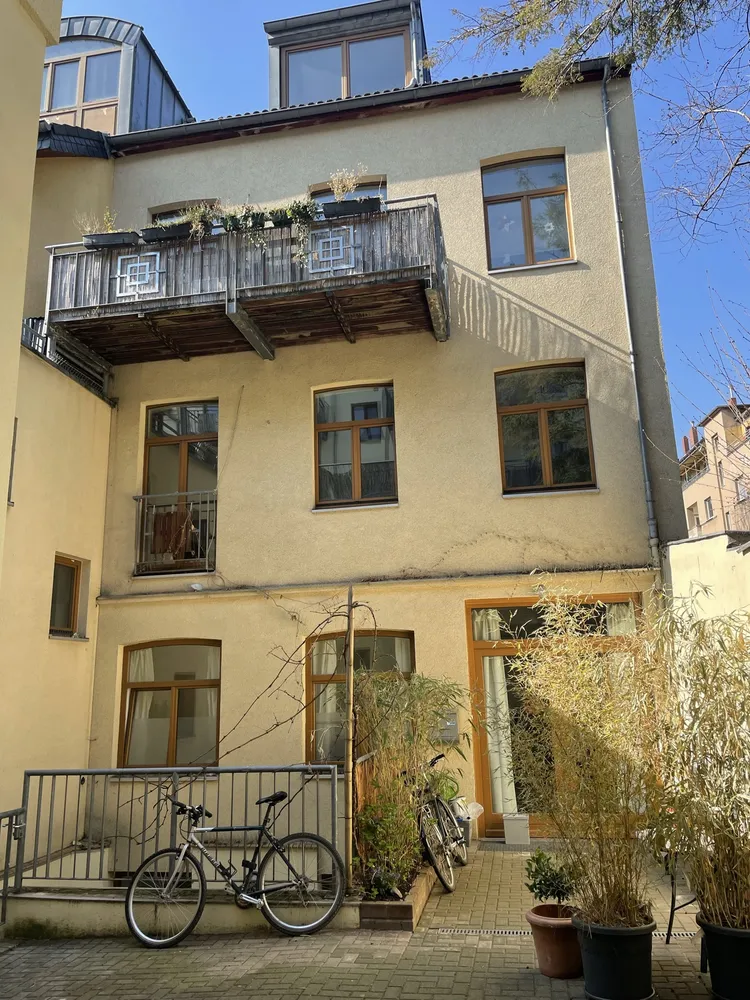 1 Zimmer Wohnung mit 120 m² in Köln – Bild 1