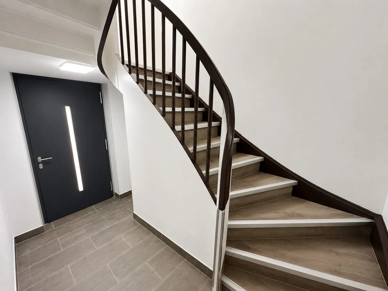 2 Zimmer Wohnung mit 80 m² in Düsseldorf – Bild 2