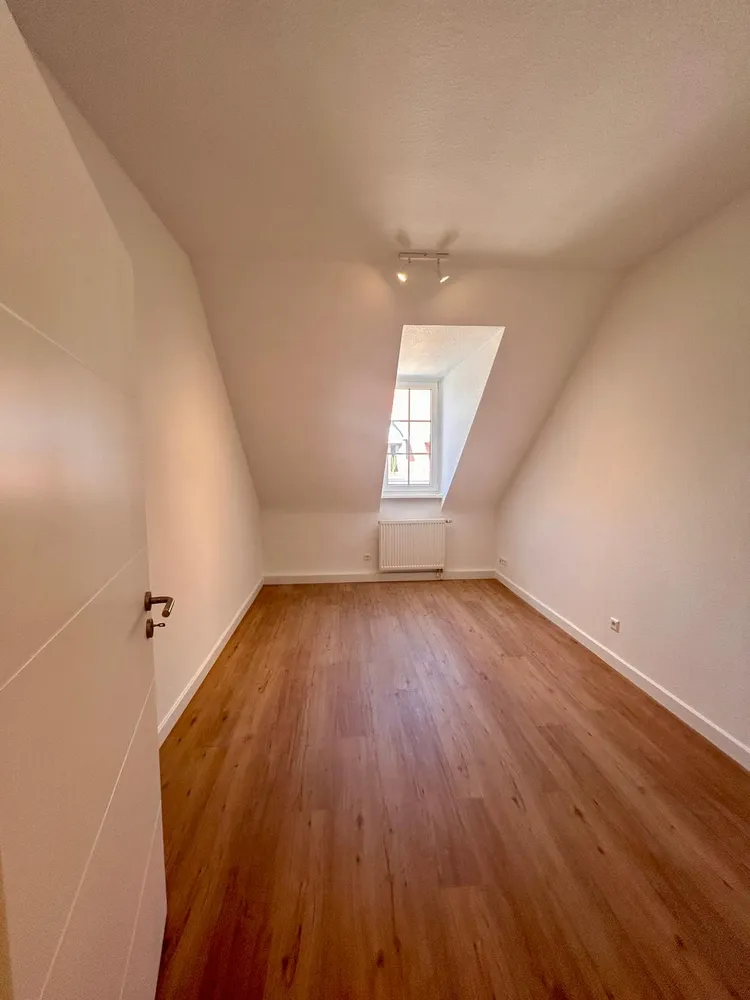 4 Zimmer Wohnung mit 100 m² in Karlsruhe – Bild 3