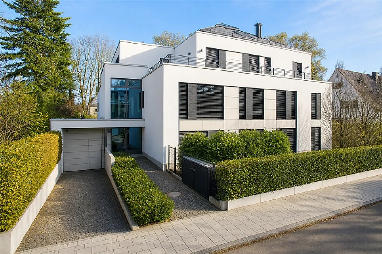 7 Zimmer Wohnung mit 302 m² in München – Bild 4