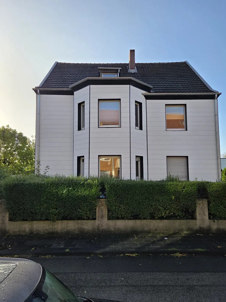 8 Zimmer Haus mit 208 m² in Duisburg – Bild 1