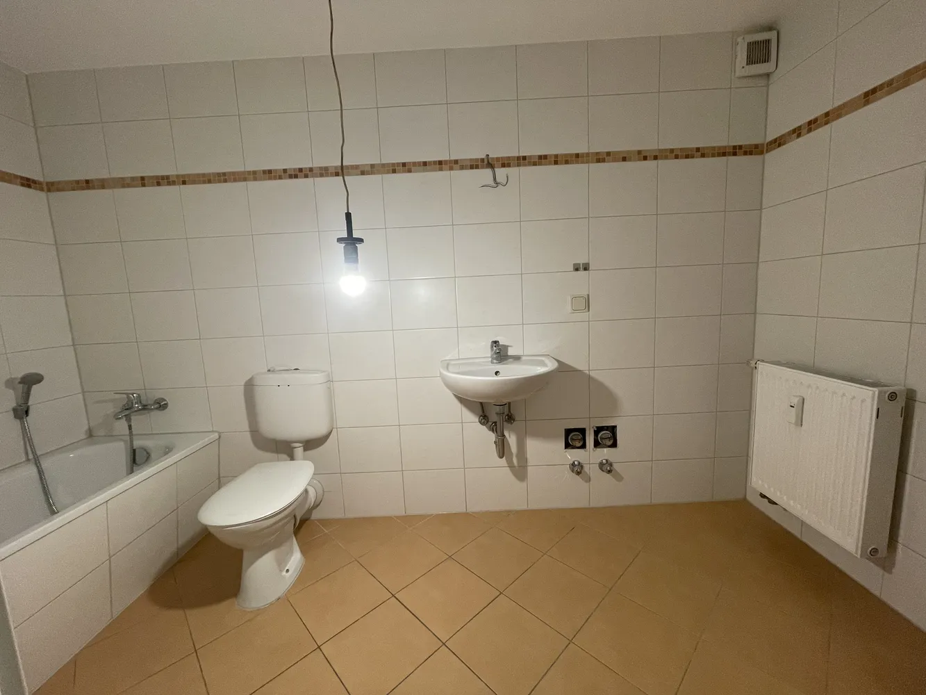 2 Zimmer Wohnung mit 71 m² in Altenburg – Bild 2