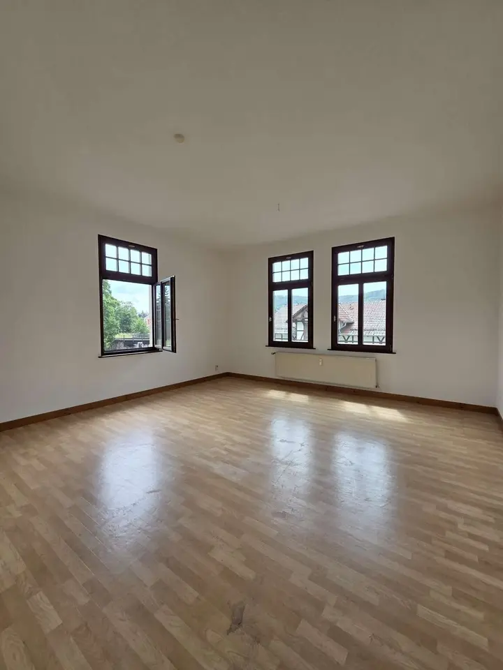 3 Zimmer Wohnung mit 105 m² in Meiningen – Bild 2