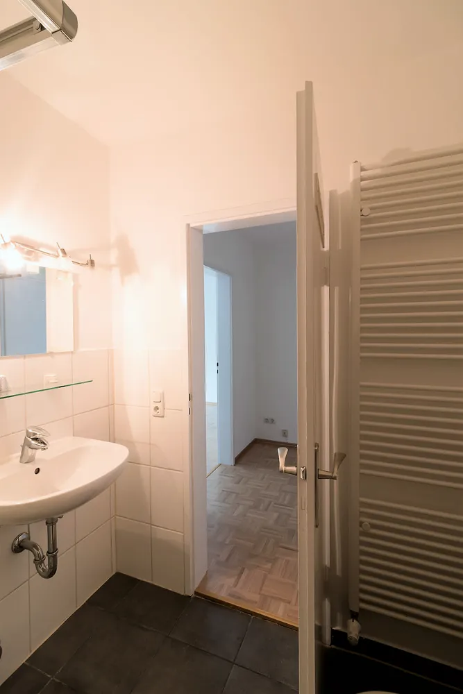 1 room apartment with 33 m² in Munich – Photo 7