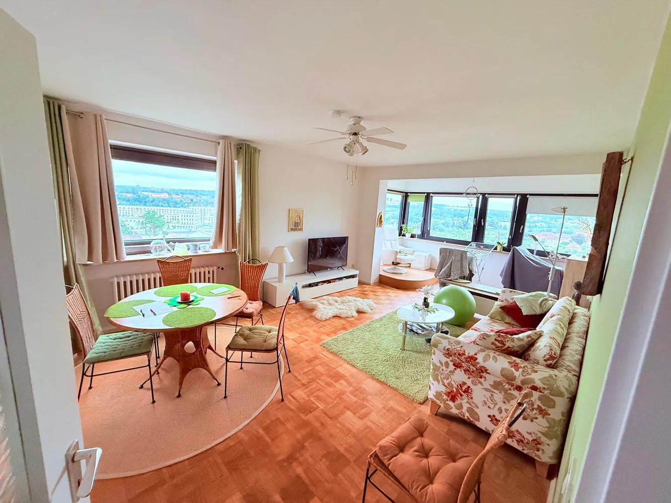 4 Zimmer Wohnung mit 93 m² in Regensburg – Bild 2