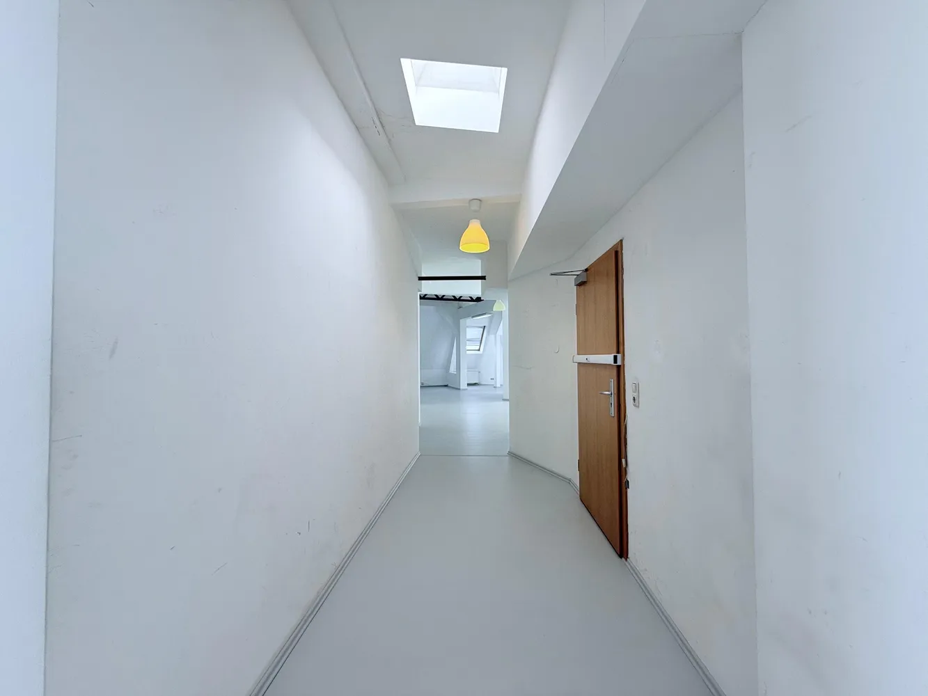 4 Zimmer Wohnung mit 211 m² in Berlin – Bild 6