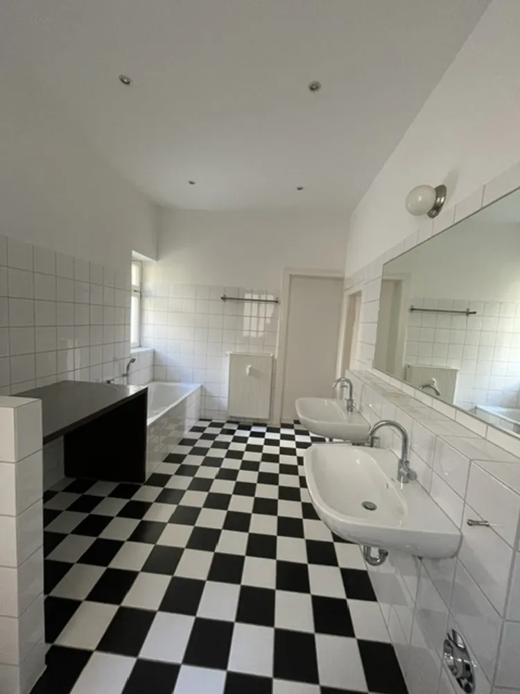 2 Zimmer Wohnung mit 115 m² in Frankfurt am Main – Bild 3
