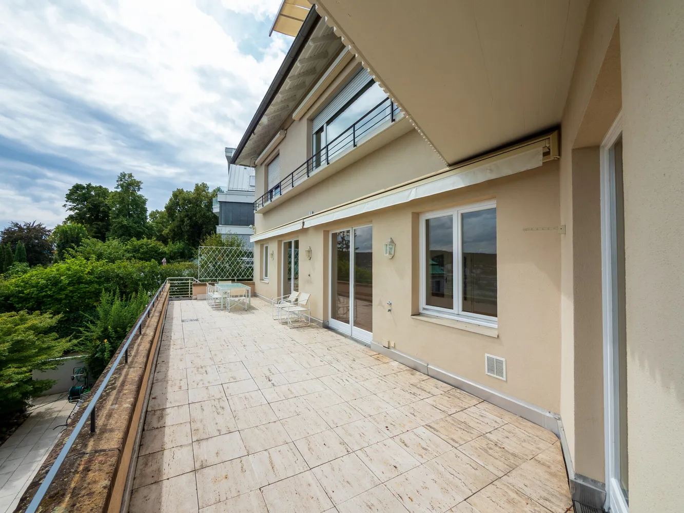 5 Zimmer Wohnung mit 207 m² in Stuttgart – Bild 2