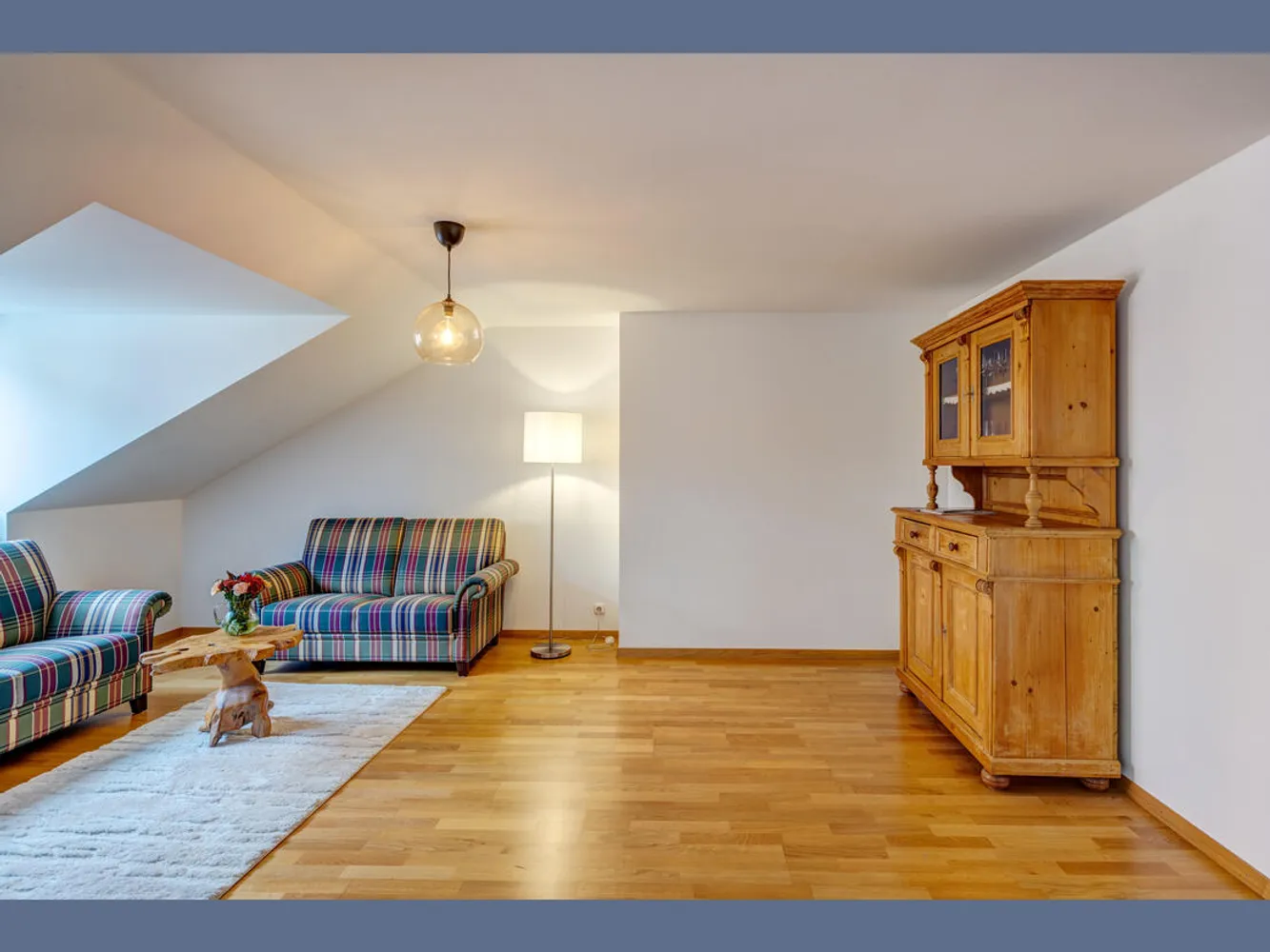 2 room apartment with 99 m² in Munich – Photo 2