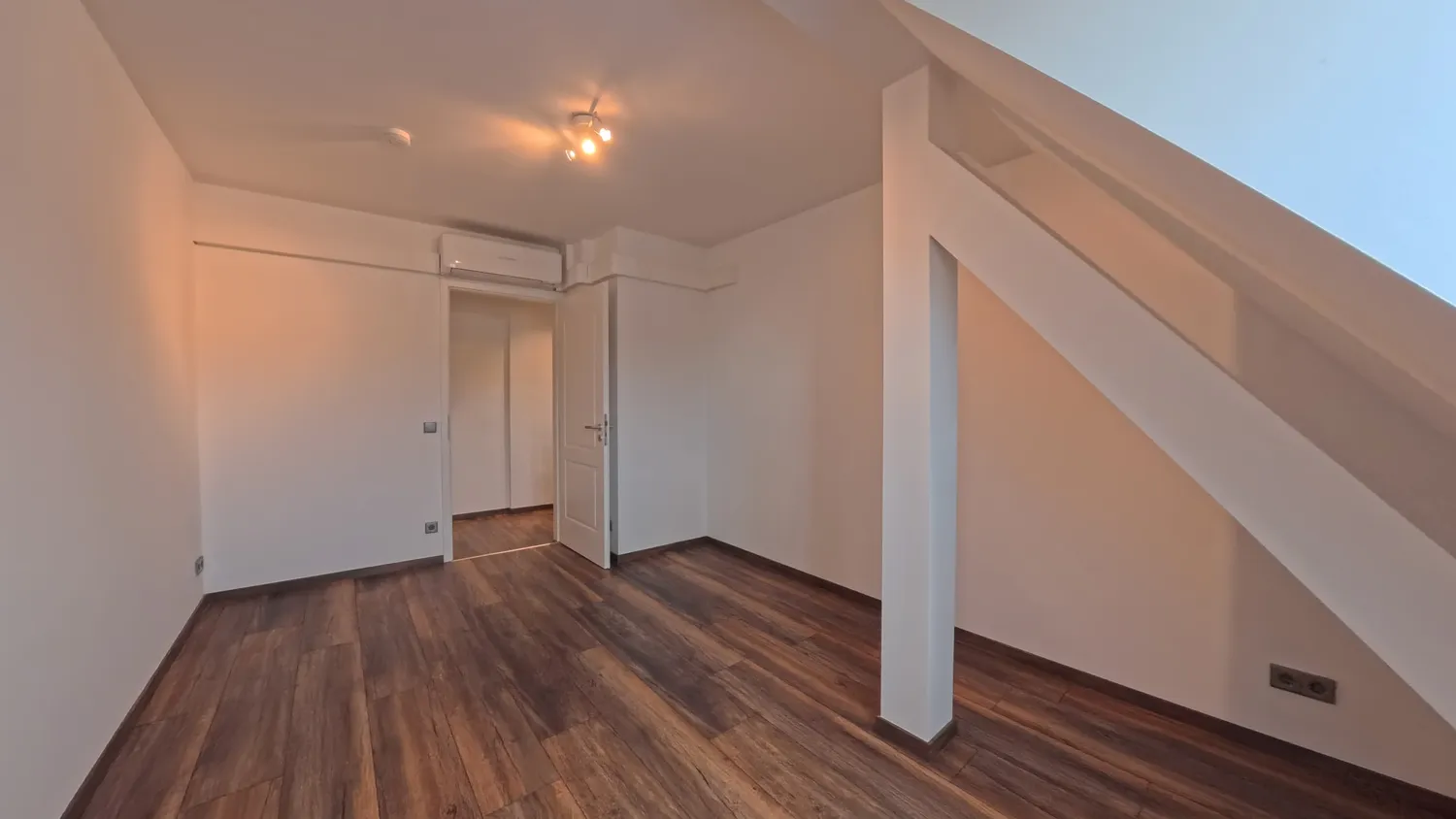 3 Zimmer Wohnung mit 111 m² in München – Bild 8