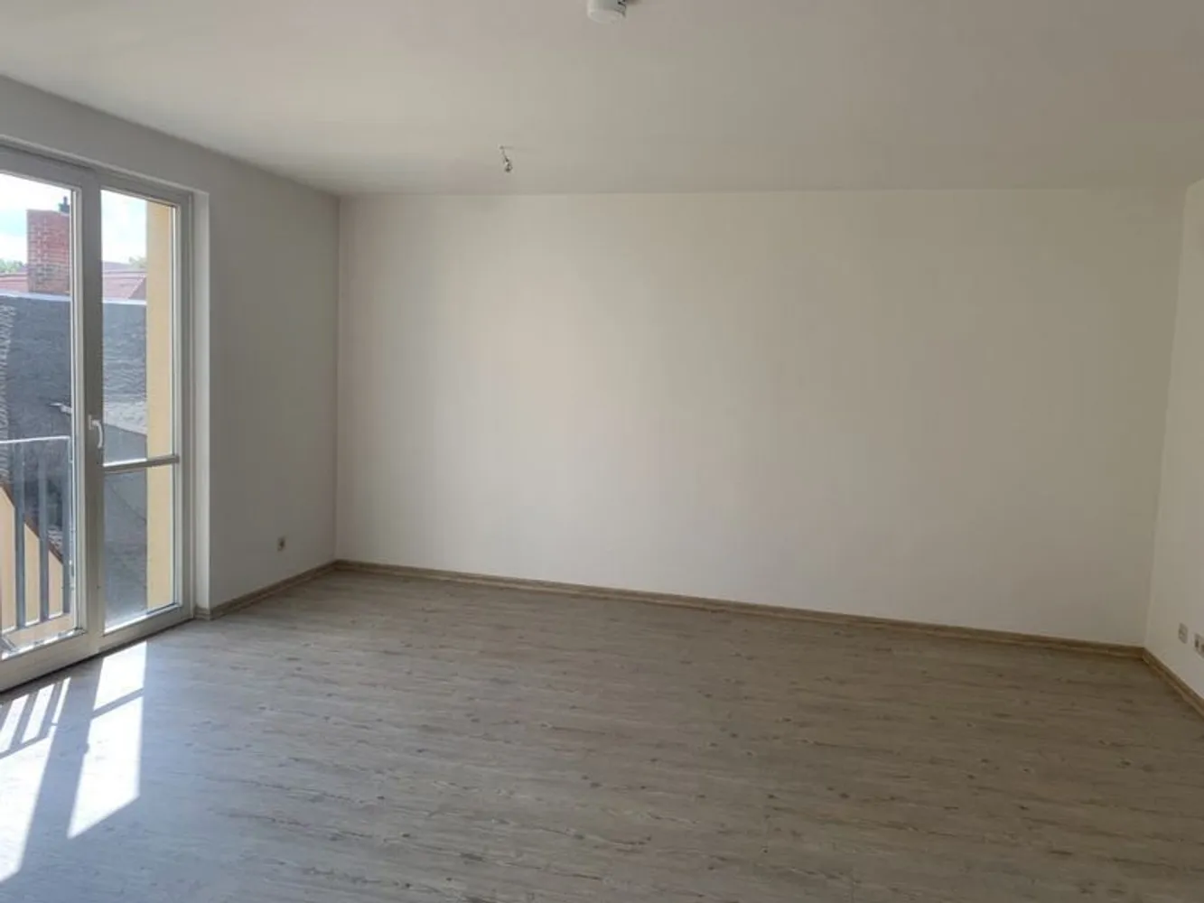 2 Zimmer Wohnung mit 61 m² in Altenburg – Bild 2