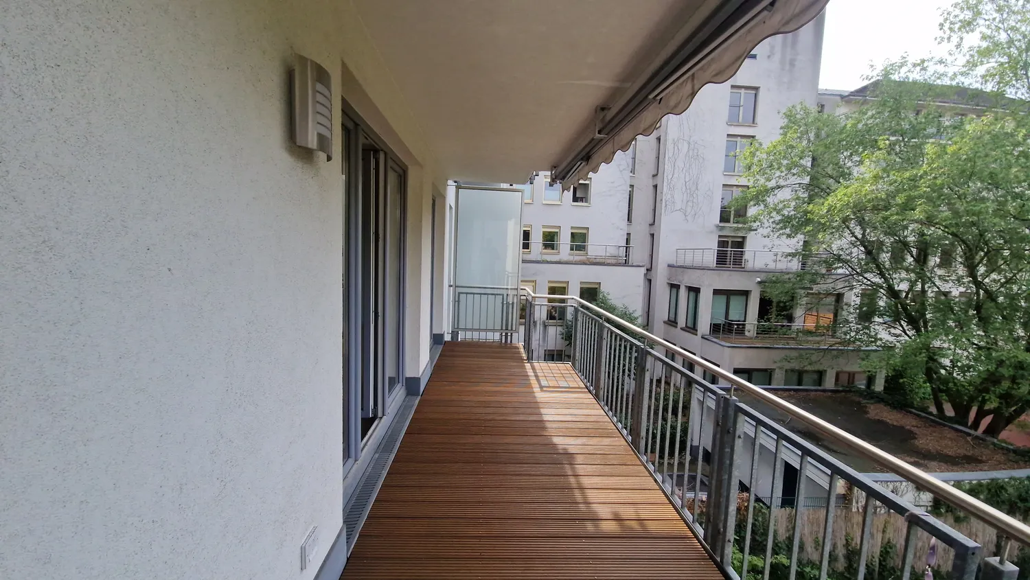 4 Zimmer Wohnung mit 107 m² in Düsseldorf – Bild 2