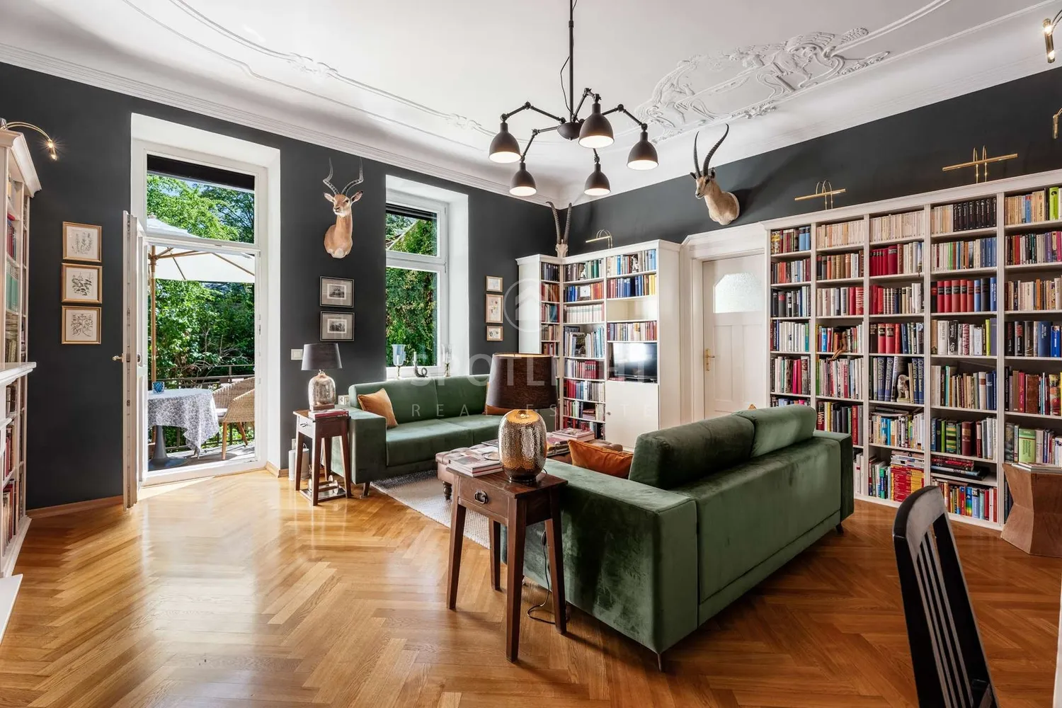 7 Zimmer Wohnung mit 233 m² in München – Bild 1