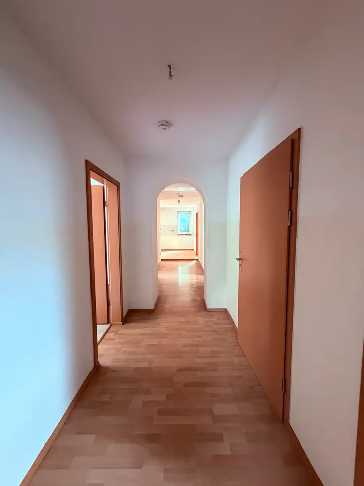 4 Zimmer Wohnung mit 120 m² in Bitterfeld-Wolfen – Bild 1