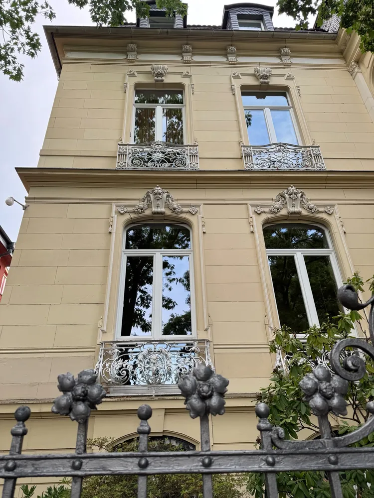 6 Zimmer Wohnung mit 205 m² in Offenbach am Main – Bild 1