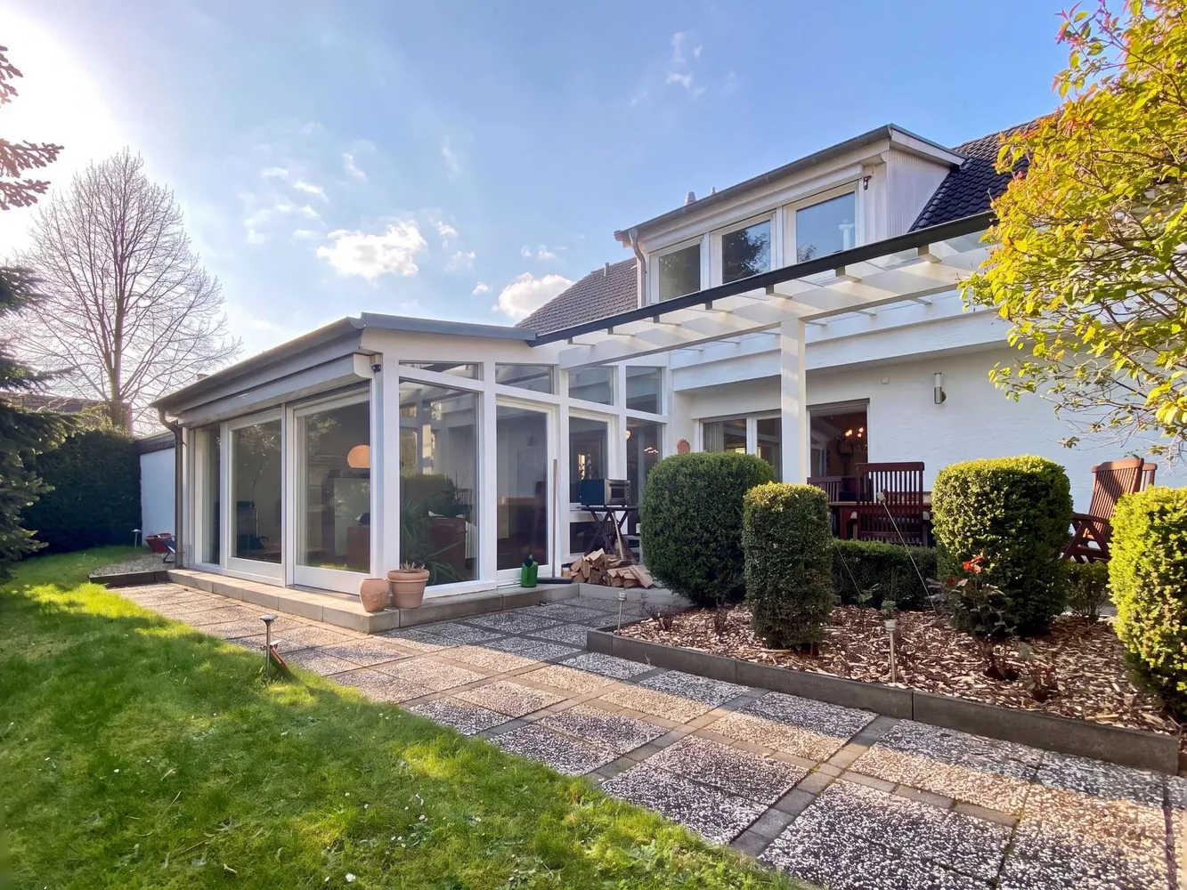 8 Zimmer Haus mit 225 m² in Hennef – Bild 1