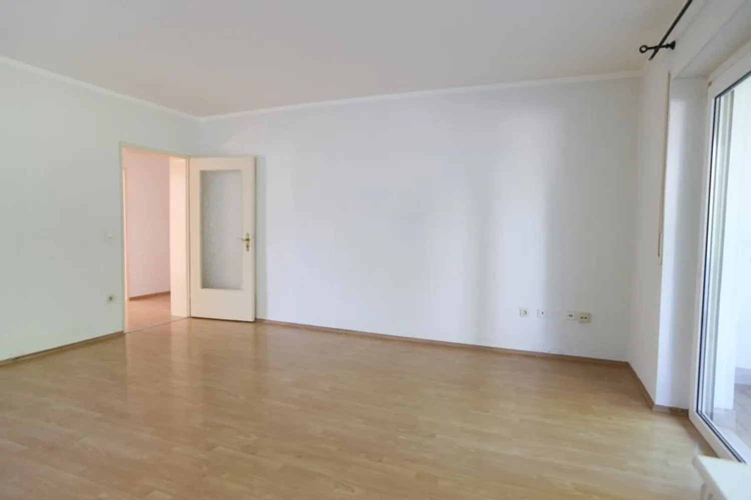 2 Zimmer Wohnung mit 60 m² in Wiesbaden – Bild 2