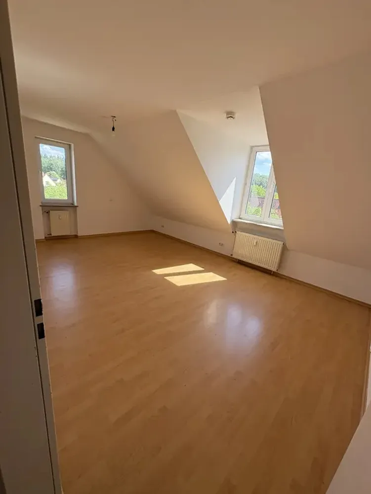 4 Zimmer Wohnung mit 122 m² in Regensburg – Bild 2